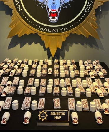 malatyada-tarihi-uyusturucu-operasyonu-7881-hap-ve-2-tutuklama-EkYKuJ2y.jpg