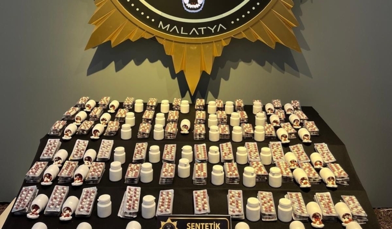 malatyada-tarihi-uyusturucu-operasyonu-7881-hap-ve-2-tutuklama-EkYKuJ2y.jpg