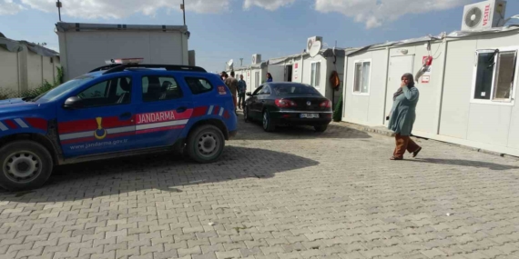 Malatya'daki Konteyner Kentte Silahlı Kavga: 1 Kişi Yaralandı Malatya’daki Konteyner Kentte Silahlı Kavga: 1 Kişi Yaralandı
