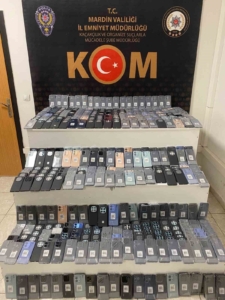 mardinde-15-milyon-lira-degerinde-kacak-cep-telefonu-operasyonu-YCjbgEhi.jpg