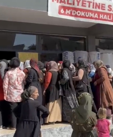 Mardin'de Halı Mağazasında Şok İndirim: İzdiham Sona Ermedi! mardinde-hali-magazasinda-sok-indirim-izdiham-sona-ermedi-f8Vjn7MF.jpg