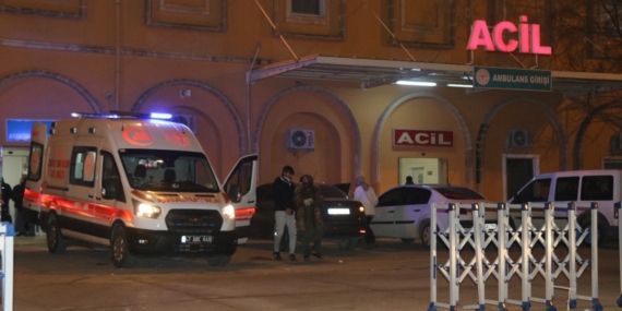 Mardin'de İki Otomobilin Çarpışması Sonucu 5 Kişi Yaralandı Mardin’de İki Otomobilin Çarpışması Sonucu 5 Kişi Yaralandı