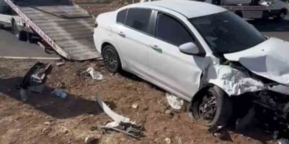 Mardin'de Otomobil ile Hafif Ticari Araç Çarpıştı: 4 Kişi Yaralandı Mardin’de Otomobil ile Hafif Ticari Araç Çarpıştı: 4 Kişi Yaralandı
