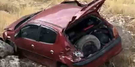 Mardin'de Otomobil Kazası: Şarampole Devrildi, 1 Kişi Yaralandı Mardin’de Otomobil Kazası: Şarampole Devrildi, 1 Kişi Yaralandı