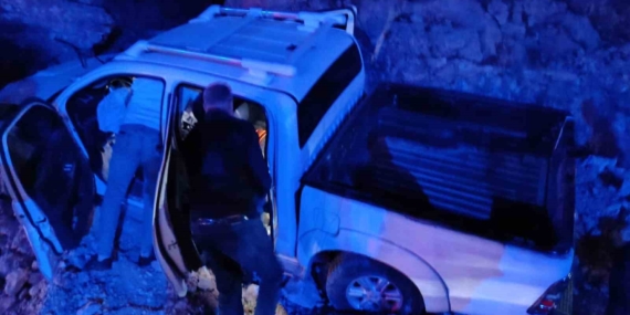 Mardin'de Pikap Şarampole Devrildi: Bir Kişi Yaralandı Mardin’de Pikap Şarampole Devrildi: Bir Kişi Yaralandı