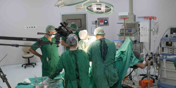 MEAH'ta 14 Ameliyat Canlı Yayında Başarıyla Gerçekleştirildi MEAH’ta 14 Ameliyat Canlı Yayında Başarıyla Gerçekleştirildi