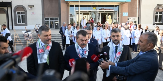 Milli Eğitim Bakanı Tekin: 'On Binlerce İnsan Soykırım Sürecini Yaşıyor' Milli Eğitim Bakanı Tekin: ‘On Binlerce İnsan Soykırım Sürecini Yaşıyor’