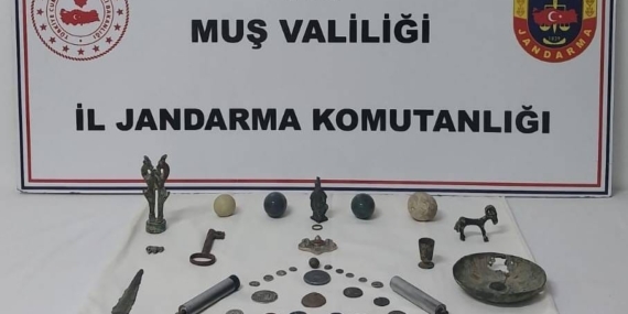 Muş'ta Tarihi Eser Operasyonu: Değeri Büyük Obje Ele Geçirildi Muş’ta Tarihi Eser Operasyonu: Değeri Büyük Obje Ele Geçirildi