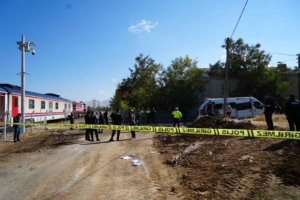 musta-tren-ogrenci-servisine-carpti-17-kisi-yaralandi-yrutxZeX.jpg