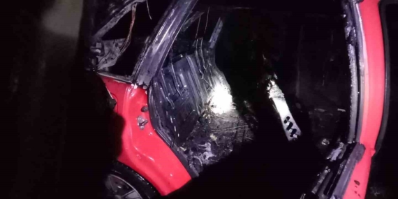 Muş'ta Yolda Giden Araçta Yangın Çıktı Muş’ta Yolda Giden Araçta Yangın Çıktı