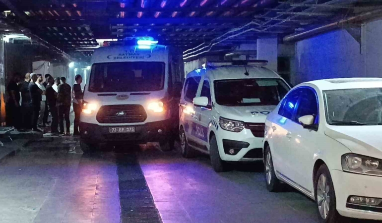 otomobilin-carptigi-genc-hayatini-kaybetti-yol-guvenligi-uyarisi-elFqwHeh.jpg