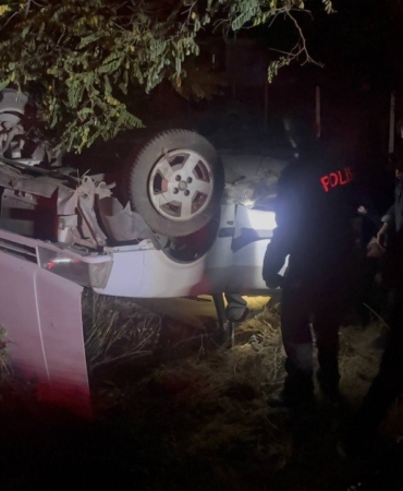 polisin-pesinden-kacan-arac-sarampole-uctu-iki-yarali-var-ONaFkgXi.jpg