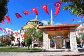 sehit-oglunun-adina-3700-kuran-i-kerim-ve-hayrat-cesmesi-ihtisami-XjWzDBaB.jpg