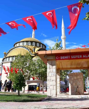 sehit-oglunun-adina-3700-kuran-i-kerim-ve-hayrat-cesmesi-ihtisami-XjWzDBaB.jpg