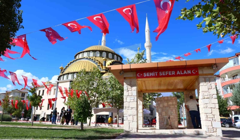 sehit-oglunun-adina-3700-kuran-i-kerim-ve-hayrat-cesmesi-ihtisami-XjWzDBaB.jpg