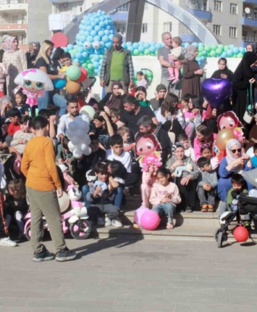 siirtte-aile-festivali-yuzlerce-cocugun-doyasiya-eglendigi-anlar-ZLbvT8sA.jpg