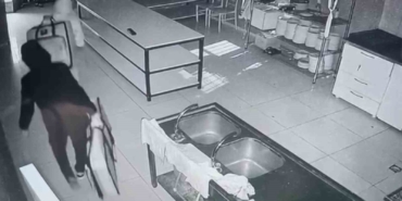 Siirt'te Düğün Salonunda 220 Bin Liralık Müzik Ekipmanına İki Tutuklama! siirtte-dugun-salonunda-220-bin-liralik-muzik-ekipmanina-iki-tutuklama-vrGuvjTb.jpg