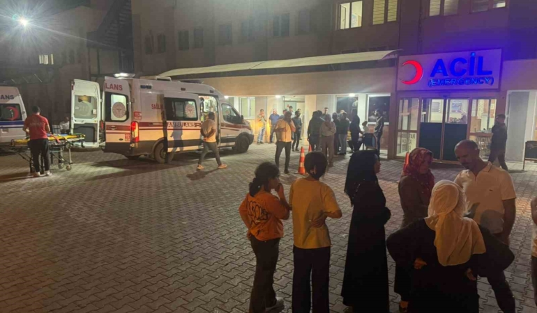 siirtte-fistik-iscilerini-tasiyan-minibusle-hafif-ticari-arac-carpisti-7-kisi-yaralandi-MYsMIuvi.jpg