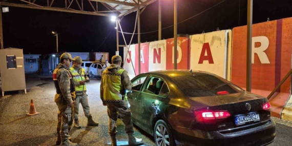 Tatvan'da Güvenliği Sağlamak İçin Kapsamlı Asayiş Operasyonu Tatvan’da Güvenliği Sağlamak İçin Kapsamlı Asayiş Operasyonu