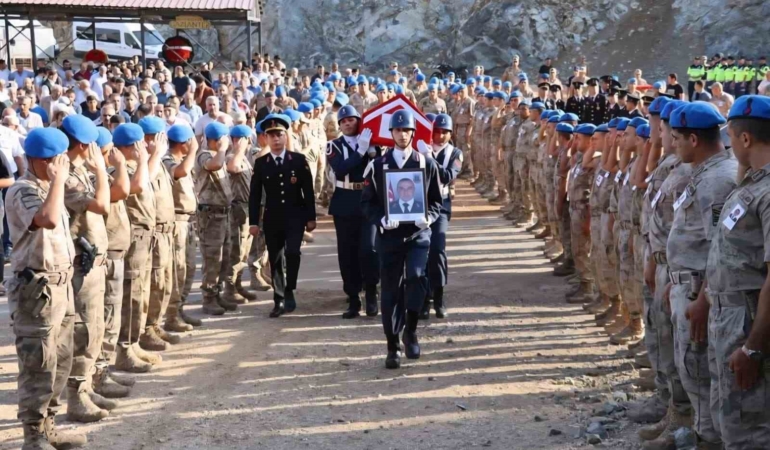 trajik-kazada-hayatini-kaybeden-uzman-cavusun-son-veda-toreni-wj1gpaLz.jpg