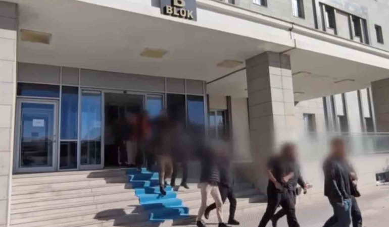 van-merkezli-dolandiricilik-operasyonu-9-ilde-26-tutuklama-QrzqTmkl.jpg