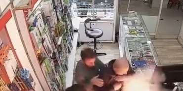 Van'da Cep Telefonu Bataryası Patladı: Şok Olay vanda-cep-telefonu-bataryasi-patladi-sok-olay-C5QNDdTE.jpg