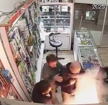 vanda-cep-telefonu-bataryasi-patladi-sok-olay-C5QNDdTE.jpg