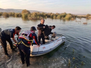 yeni-tehlike-baraj-kapaklari-acildi-aile-mahsur-kaldi-J7TaFQek.jpg