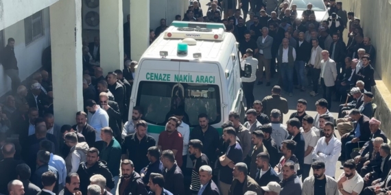 Yüksekova'da Bıçaklı Saldırı: 21 Yaşındaki Genç Hayatını Kaybetti, Şok Edici Olay Yüksekova’da Bıçaklı Saldırı: 21 Yaşındaki Genç Hayatını Kaybetti, Şok Edici Olay
