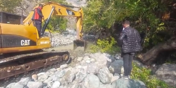 Yüksekova'da Kayıp İbrahim Neçir için Ekskavatörle Yapılan Arama: Acılı Bekleyiş Devam Ediyor Yüksekova’da Kayıp İbrahim Neçir için Ekskavatörle Yapılan Arama: Acılı Bekleyiş Devam Ediyor