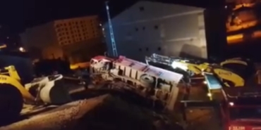 Yüksekova'da Odun Yüklü Kamyonetin Devrilmesi: Olayın Ayrıntıları yuksekovada-odun-yuklu-kamyonetin-devrilmesi-olayin-ayrintilari-VzMFsAJD.jpg