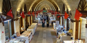 Zincirli Bedesten: Deprem Sonrası Yeniden Gözde Mekan zincirli-bedesten-deprem-sonrasi-yeniden-gozde-mekan-YC4BMs7D.jpg