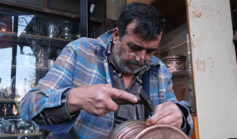 43-yildir-bakir-ustaligi-yapan-usta-meslegin-yok-olmasindan-endiseli-ViMTbQiX.jpg