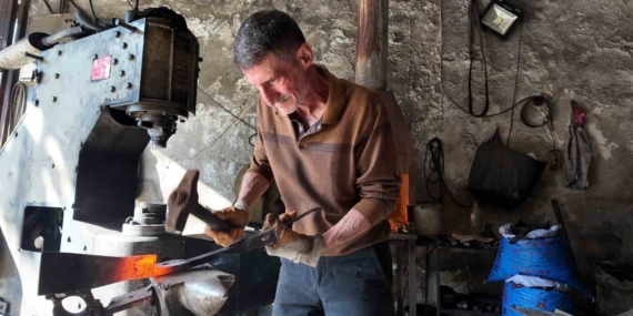 45 Yıldır Demir Dövüyen 60 Yaşındaki Usta: Mesleğin Sırları