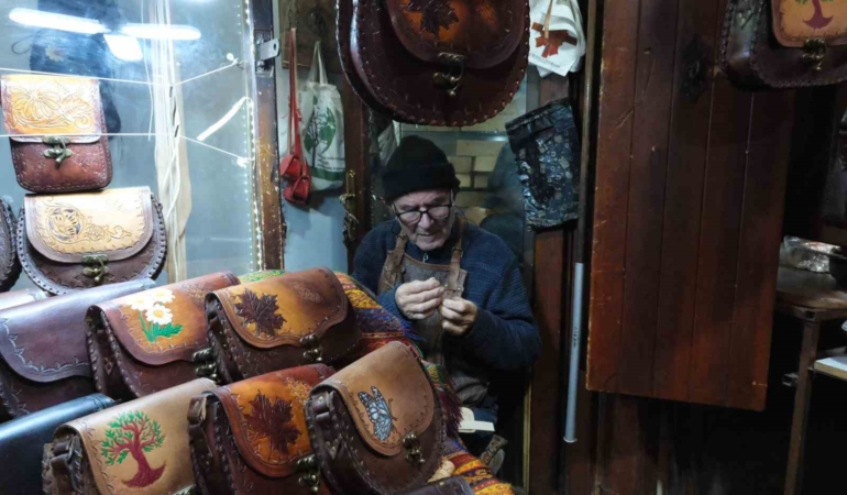 66-yildir-teknolojiyi-reddeden-canta-tasarimi-bQ3SiKgj.jpg