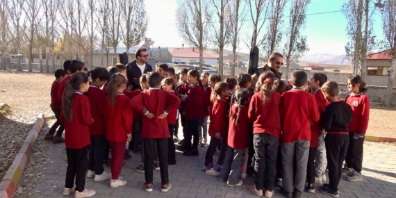 Ağrı’nın Kırsalında Öğrencileri Müzikle Buluşturan Öğretmenler