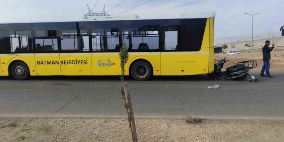 Batman’da Motosiklet Kazası: Halk Otobüsüne Çarpan 1 Kişi Yaralandı