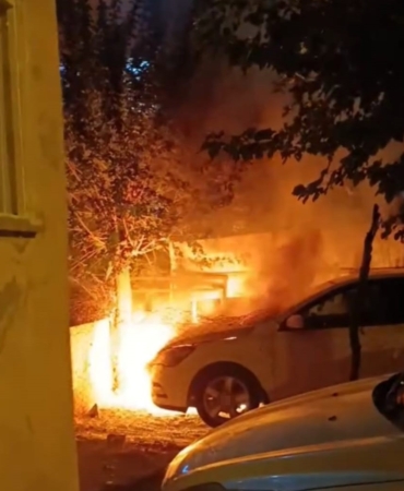 batmanda-park-halindeki-otomobilde-yangin-cikti-jTIjTKlG.jpg