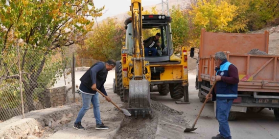 Battalgazi Belediyesi’nden Çamurlu Mahallesi’nde Yenilik: Asfalt Yama Çalışması