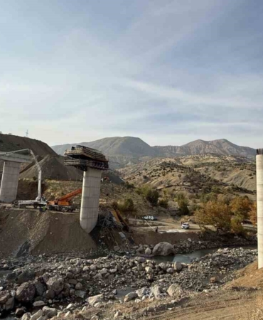 diyarbakir-viyaduk-kazasinda-4-olu-3-kisi-tutuklandi-iRL668EM.jpg