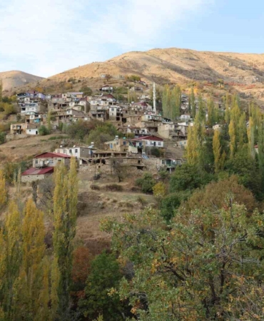 diyarbakirda-asirlik-kerpic-evler-arasinda-renk-cumbusu-fFrAIncc.jpg