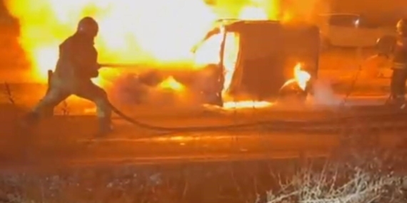 Diyarbakır’da Hafif Ticari Araç Yangınında Alevler Arasında Kaldı