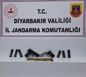 diyarbakirda-jasatin-operasyonlarinda-yuzlerce-tabanca-ve-muhimmat-ele-gecirildi-sBeXRSOp.jpg