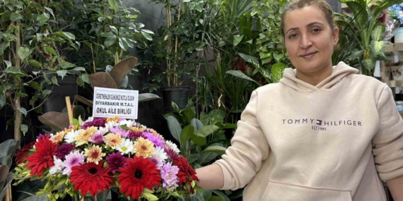 Diyarbakır’da Öğretmenler Günü İçin Çiçekçi Sırasının Yoğunluğu