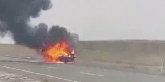 Diyarbakır’da Seyir Halindeki Otomobil Yangına Tutuştu