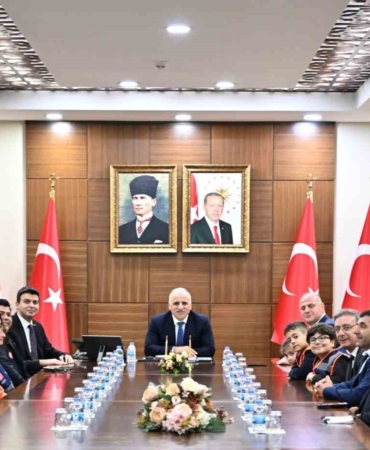 diyarbakirdan-gazzeye-destek-24-milyon-lira-afada-teslim-edildi-1j4kiy3H.jpg