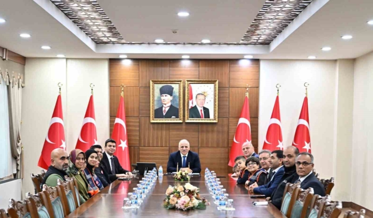 diyarbakirdan-gazzeye-destek-24-milyon-lira-afada-teslim-edildi-1j4kiy3H.jpg