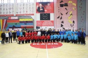 elazig-hentbol-takimi-14-sporcu-ile-ulusal-basariya-imza-atti-kKDbCZnB.jpg