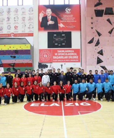 elazig-hentbol-takimi-14-sporcu-ile-ulusal-basariya-imza-atti-kKDbCZnB.jpg
