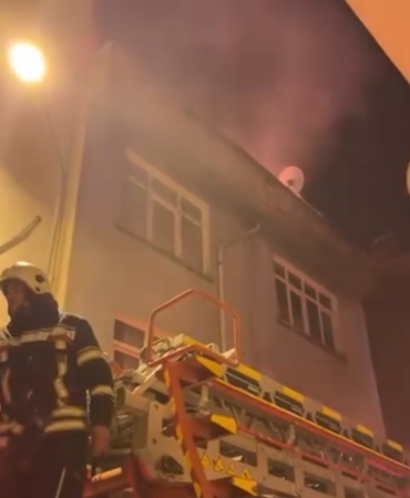 elazigda-4-katli-apartmanda-yangin-alarmi-panige-neden-oldu-vMztOrWt.jpg
